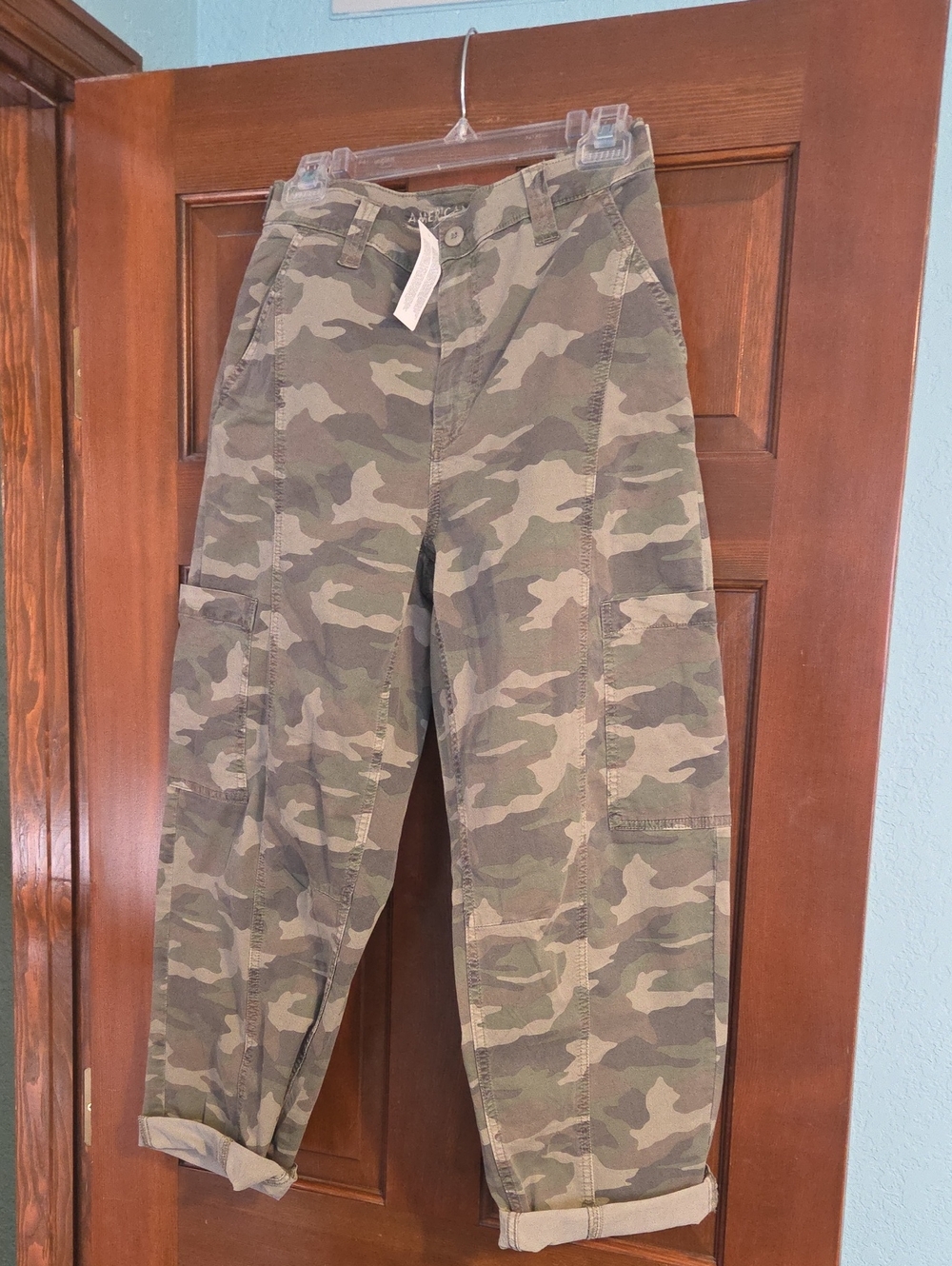 NWOT American Eagle Outfitters Olive Camo Cargo Pants